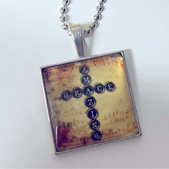 23” chain w/ 1” square pendant w/ clear dome front. “Amazing Grace” cross. NIP - Picture 7 of 7
